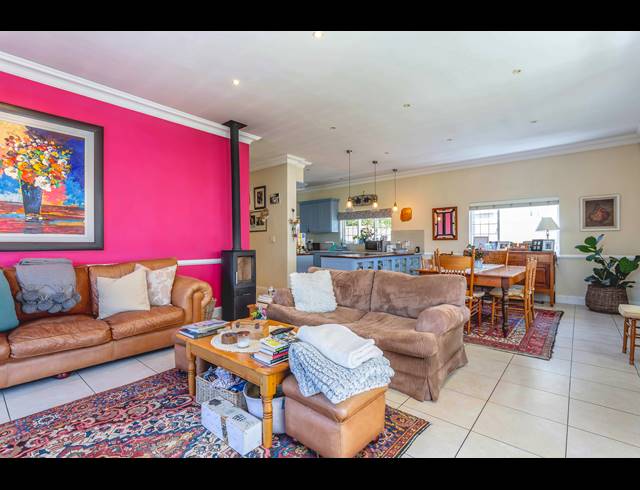 3 BEDROOM FREEHOLD RENTED IN CLAREMONT UPPER